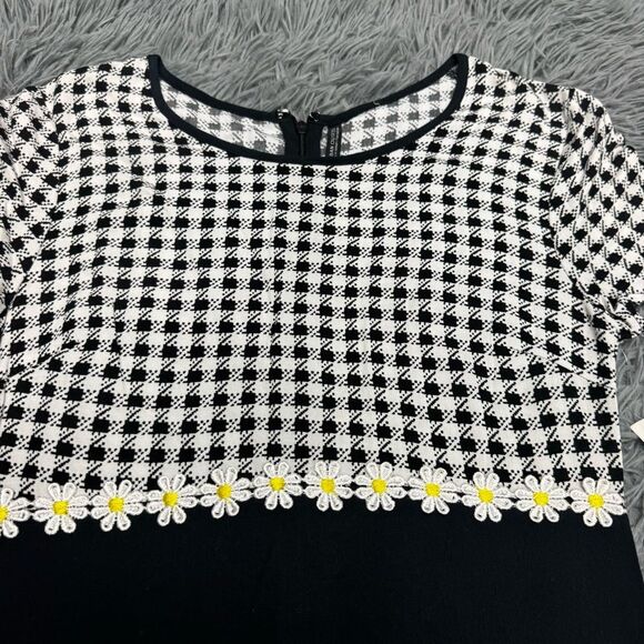 Urban Outfitters Gingham Plaid Daisy Print Dress Size Small NWT - Picture 3 of 9